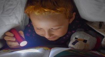 Niño leyendo