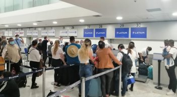 A pasajeros les cambiaron la hora del vuelo en el Camilo Daza, y nadie responde 