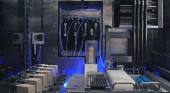 RoboRXN ahora ofrece soluciones químicas sostenibles que utilizan el aprendizaje automático para identificar y clasificar procesos enzimáticos eficaces y sostenibles. / Foto: Cortesía