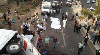 México urge a EE. UU. cambiar política migratoria tras muerte de 55 migrantes./Foto: internet - AFP