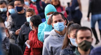 Las autoridades sanitarias de Bogotá recomendaron a la ciudadanía aislamiento de manera inmediata una vez presente síntomas de carácter respiratorio. / Foto: Colprensa 