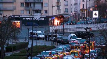 Francia prohíbe las reuniones en nochevieja y agiliza la tercera dosis