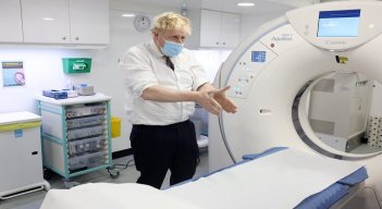 Boris Johnson envuelto en escándalo