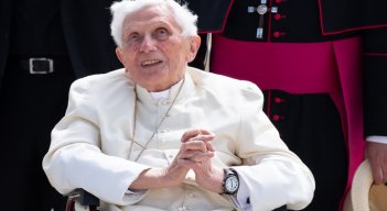 Benedicto XVI, que fue arzobispo de Múnich y Freising entre 1977 y 1982, no actuó en aquel momento contra cuatro eclesiásticos sospechosos de abusos de menores, dijeron los abogados.