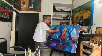 Fernando ya llegó a los 63 años, acumulando en menos de una década experiencia en las artes plásticas. /Cortesía para La Opinión