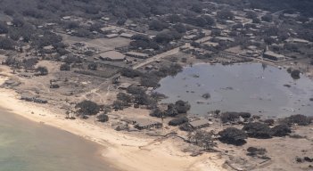 Erupción de volcán en Tonga y tsunami