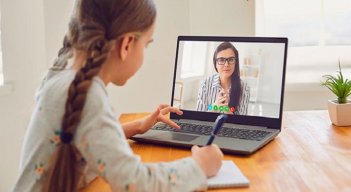 Las tutorías se brindan de manera individual o en grupos de máximo 3 estudiantes. / Foto: Cortesía / La Opinión 