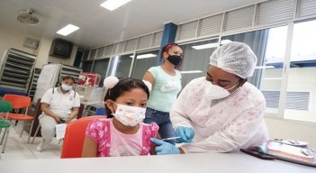 Casi 4 millones de niños de 3 a 11 años son susceptibles de vacunación contra la COVID-19 y no han recibido la primera dosis aún. /Foto: Cortesía / La Opinión