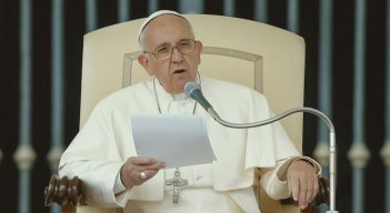 La Iglesia, con la ayuda de Dios, está cumpliendo con firme determinación con el compromiso de rendir justicia, señaló el papa. / Foto: Colprensa