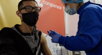 El refuerzo está diseñado para ayudar a las personas a mantener su nivel de inmunidad durante más tiempo. / Foto: Colprensa