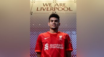 Luis Diaz llega a su nuevo equipo en Inglaterra /La Opinión 