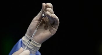 OMS indica que la subvariante de ómicrón podría ser un poco más transmisible