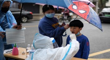 Aumentan casos de COVID-19 en China