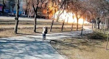 Misil ruso impacta en plena calle de Kiev