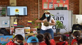 Como un estímulo para desarrollar el hábito de la lectura en el aprendizaje de buenas prácticas para la siembra, el abono y la germinación de semillas, la Alcaldía de Cúcuta, lleva a cabo la iniciativa “Huertas Literarias” que favorece a niños y niñas de las zonas rurales y urbanas.