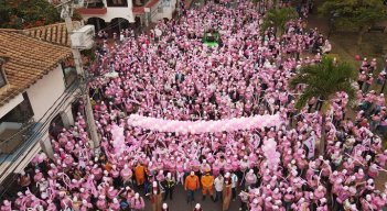 En aras de mostrar la importancia de la mujer en la sociedad ocañera se desarrolló una caminata para reivindicar sus derechos. / Foto: Cortesía 