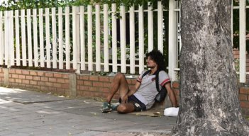 “Lamentablemente el número de habitantes de calle ha crecido en la ciudad. Estamos recibiendo una migración de esta población muy compleja, se está mirando la posibilidad de aumentar el centro de atención. La problemática es el alto consumo y que las sustancias están a bajo costo. La mayoría de ellos están haciendo daños para sostenerse el día a día”, añadió Granados.  Las autoridades asumen que esa problemática es de las entidades de salud y sociales,