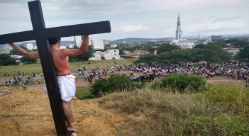 Feligreses de la Basílica Menor Nuestra Señora del Rosario de Chiquinquirá -Parroquia San Luis Gonzaga, representaron la Pasión y Muerte de Jesucristo. / Foto: Cortesía/La Opinión