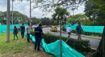 Alcaldía suspende trabajos de embellecimiento de jardines por Corponor