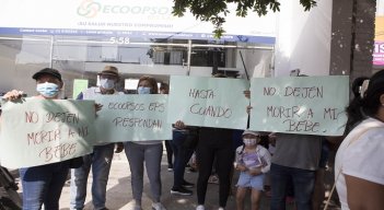 Acusan a Ecoopsos de obstruir atención de un bebé y poner en riesgo su vida 