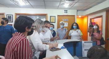 Organizaciones no gubernamentales consignaron documento ante la Defensoría del Pueblo en Táchira. / Foto Anggy Polanco/La Opinión