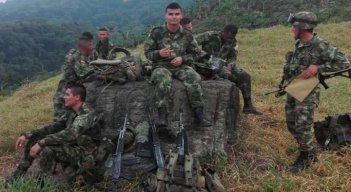 Un momento de descanso en plena montaña para el pelotón./Foto cortesía