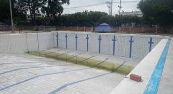 Es deprimente el estado actual de la piscina
