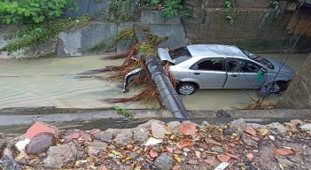 Desaparecido conductor de vehículo que cayó al canal de Aguas Lluvias en el barrio El Porvenir. Foto: Cortesía