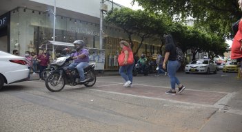Los únicos cruces de este proyecto con adoquín en la calle 10, son los que están presentando daños. / Foto: Pablo Castillo/La Opinión