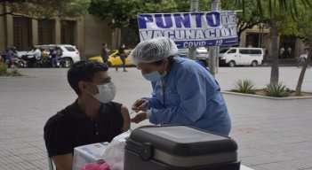 Hasta la fecha, Cúcuta cuenta con un avance del 33,3% en la aplicación de dosis de refuerzos, por lo que aún no se puede eliminar el uso del tapabocas en espacios cerrados. /Foto: Pablo Castillo / La Opinión 
