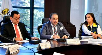 Gobernador Silvano Serrano (centro) expone la situación de calamidad por las lluvias en el departamento./Foto cortesía