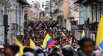 Un muerto y doce heridos deja ataque de manifestantes a militares en Ecuador./Foto: AFP