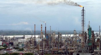 Suspender la exploración petrolera elevaría el dólar 