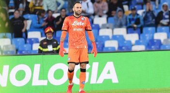 Napoli despidió a David Ospina recordando sus espectaculares atajadas