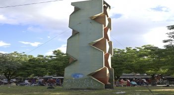 Obra de arte del paque lineal se convirtió en baño de indigentes