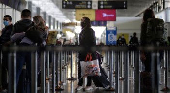 La Supertransporte revisó 69 cláusulas contractuales y encontró 56 que contenían disposiciones injustas con los usuarios. / Foto: Colprensa. 