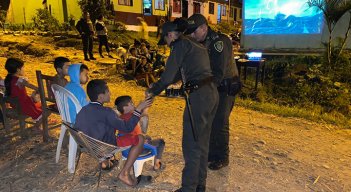 'Cine al barrio' de la Policía llegó hasta Durania./Foto: cortesía