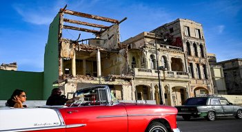 La tensión de vivir bajo el riesgo de un derrumbe en Cuba./Foto: AFP