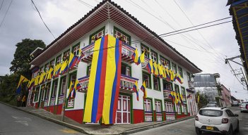 Filandia, el pueblo de Colombia que sonríe por el dólar fuerte de las remesas./Foto: AFP