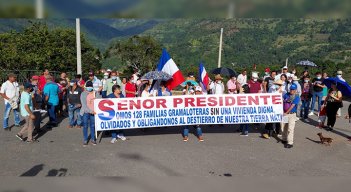 Gramaloteros protestan por "incumplimientos" en entrega de viviendas y reactivación económica./Foto: cortesía