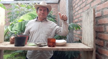 Profesor cucuteño enseña a cultivar la comida en casa./Foto: cortesía
