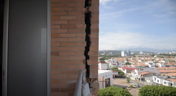 Edificio Versalles, donde se presentan las fallas constructivas en varios apartamentos./  Foto Pablo Castillo