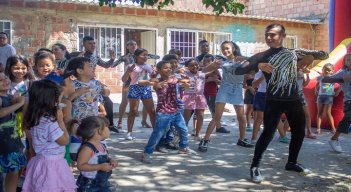 Más de 200 familias se beneficiaron en la Feria Aguas al Barrio 