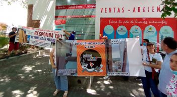 Protestas en edificio Versalles