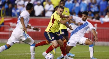 Rafael Santos Borré también participó en uno de los goles del triunfo.