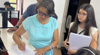 Yolima Gómez inscribe aquí su candidatura a la rectoría de la UFPS./Foto cortesía