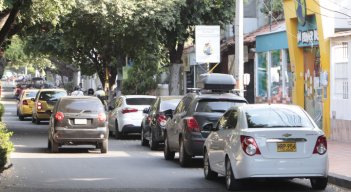 Carros en Quinta Oriental