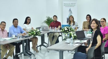 Los cinco jurados del Premio al Mérito Empresarial se reunieron en Barranquilla y coincidieron en que una de las grandes fortalezas del premio son los estrictos criterios de calidad de la evaluación que se tienen en cuenta para cada categoría. / Foto: Corteía