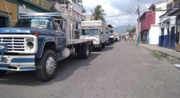 Empresas transportadoras de carga se alistan con habilitaciones y permisos para arrancar las operaciones de intercambio comercial. / Foto: Anggy Polanco / La Opinión