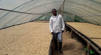Domingo Torres ganó en dos categorías el año pasado en la edición del evento, por su café suave y exótico que cultiva en la finca. / Foto: Archivo